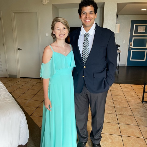 Meet your Posher, Katelyn - Picture 3 of 5